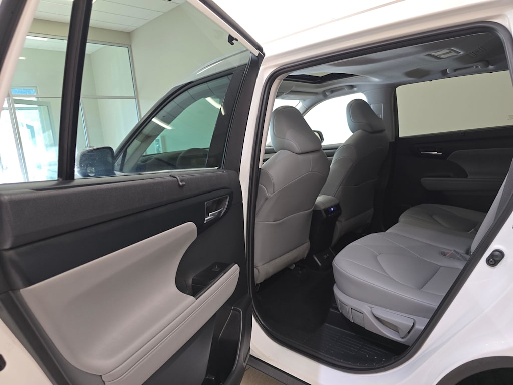 Thumbnail: 2020 Toyota Highlander - 28