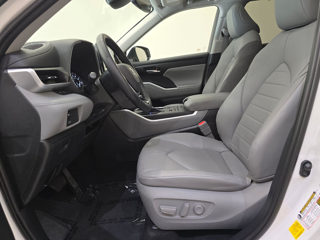 Thumbnail: 2020 Toyota Highlander - 10