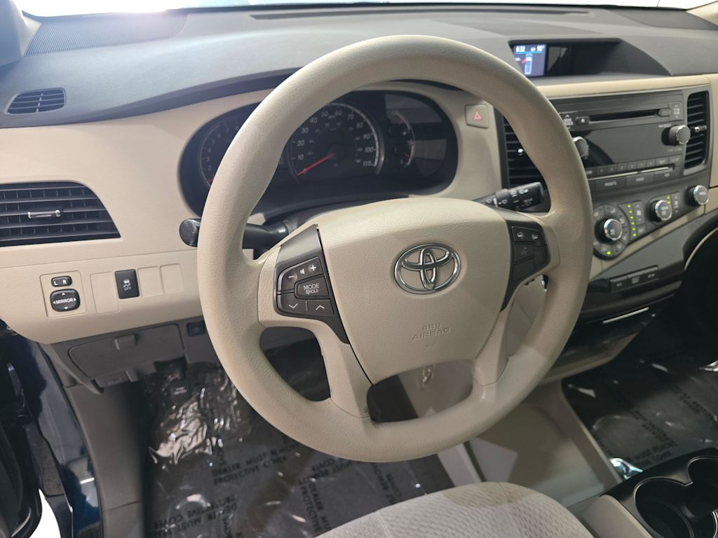 Thumbnail: 2011 Toyota Sienna - 2
