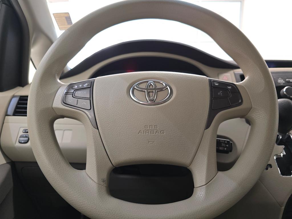 Thumbnail: 2011 Toyota Sienna - 14