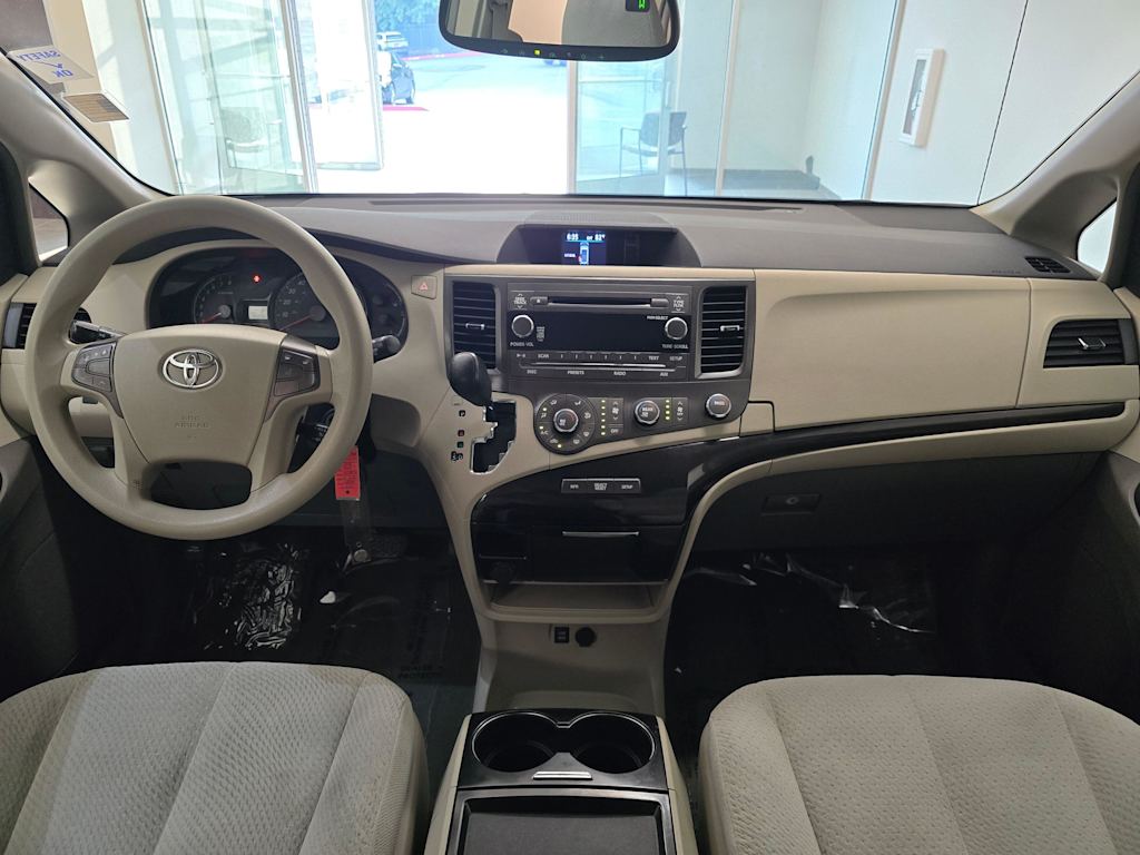 Thumbnail: 2011 Toyota Sienna - 10