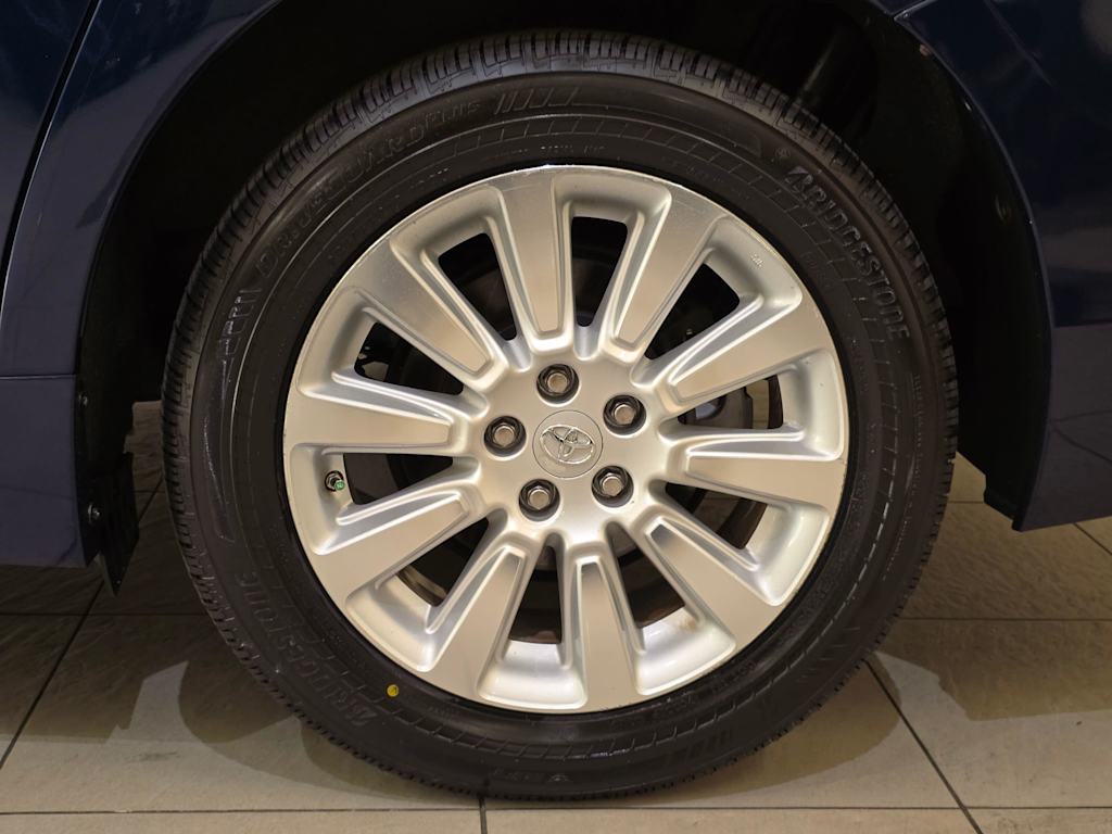 Thumbnail: 2011 Toyota Sienna - 8