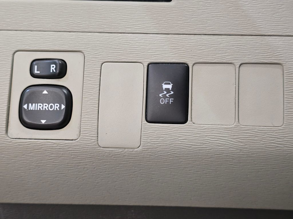 Thumbnail: 2011 Toyota Sienna - 23