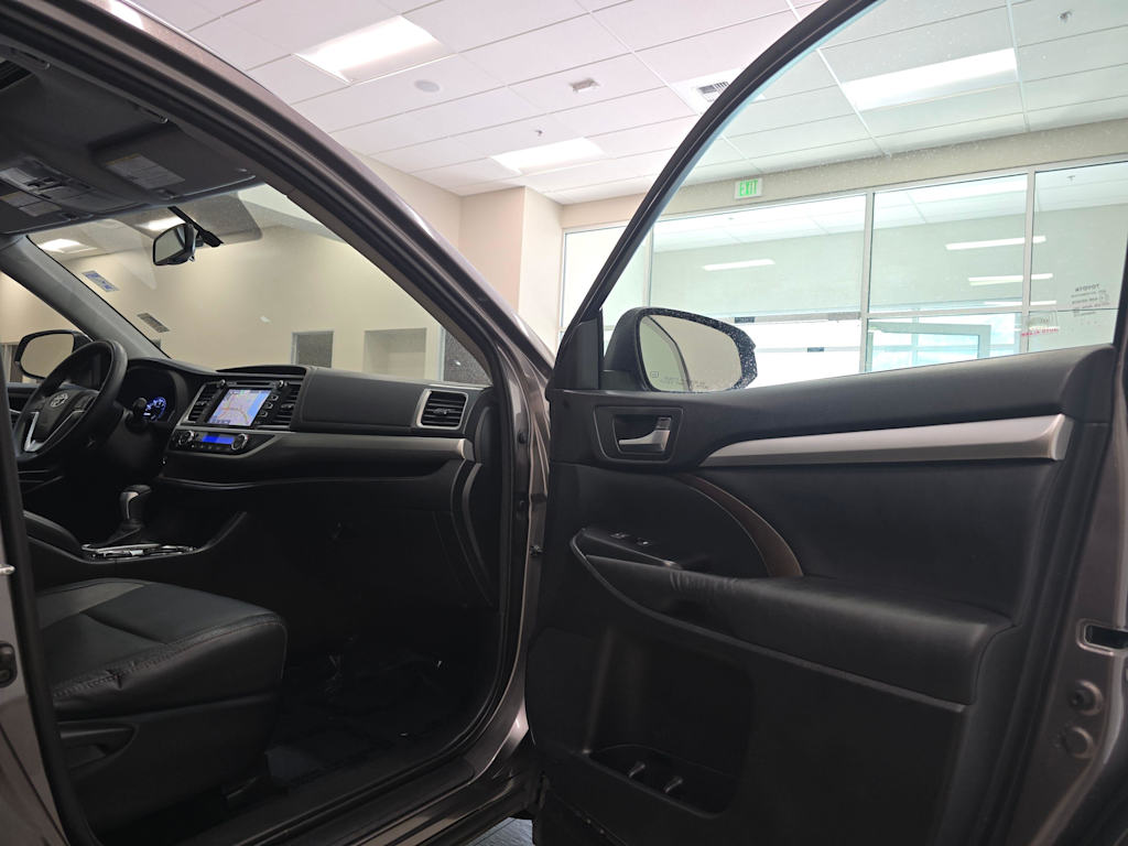 Thumbnail: 2014 Toyota Highlander - 32