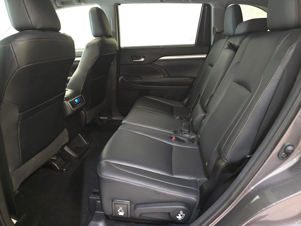 Thumbnail: 2014 Toyota Highlander - 13