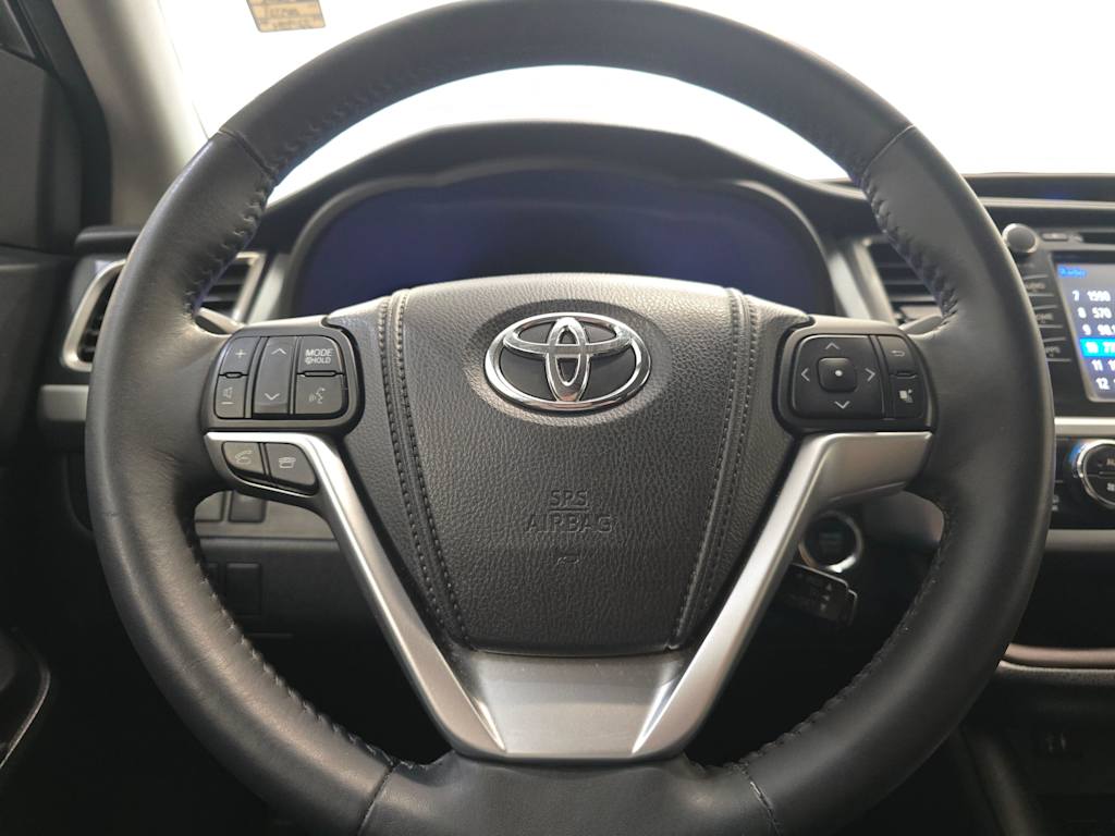 Thumbnail: 2014 Toyota Highlander - 14