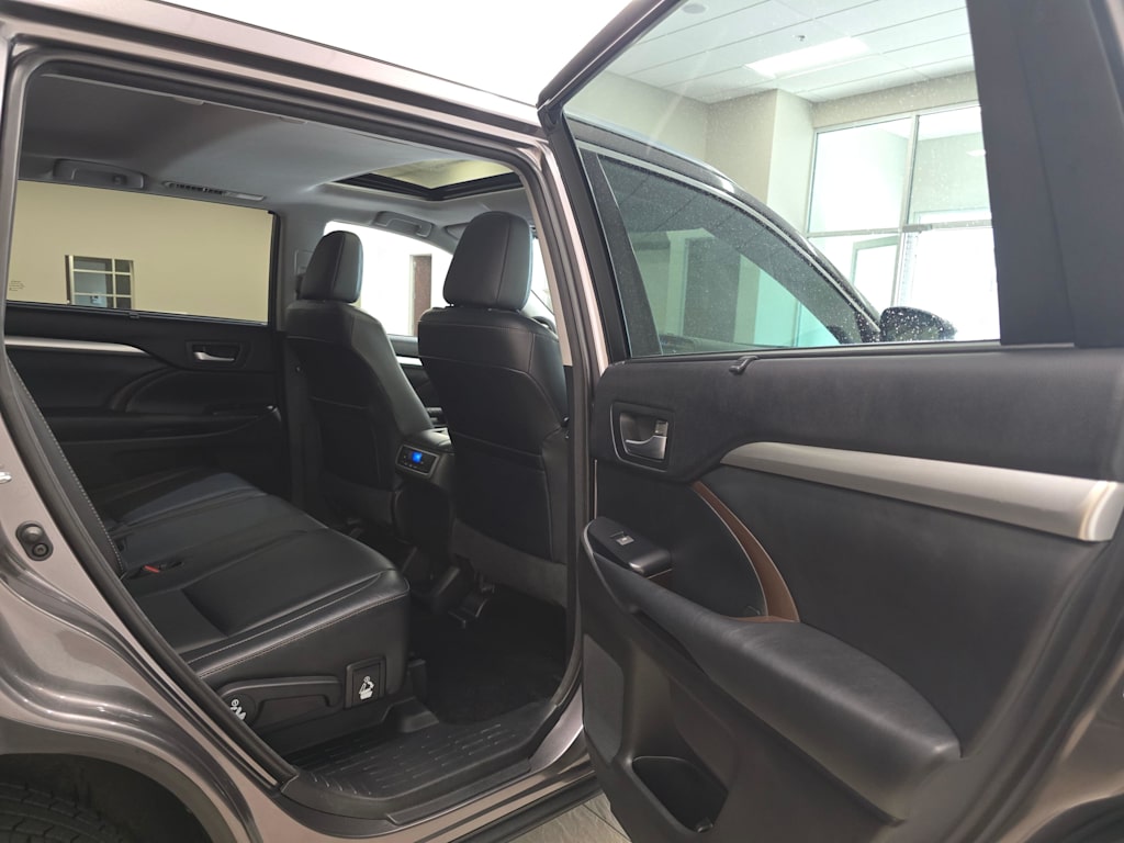 Thumbnail: 2014 Toyota Highlander - 31