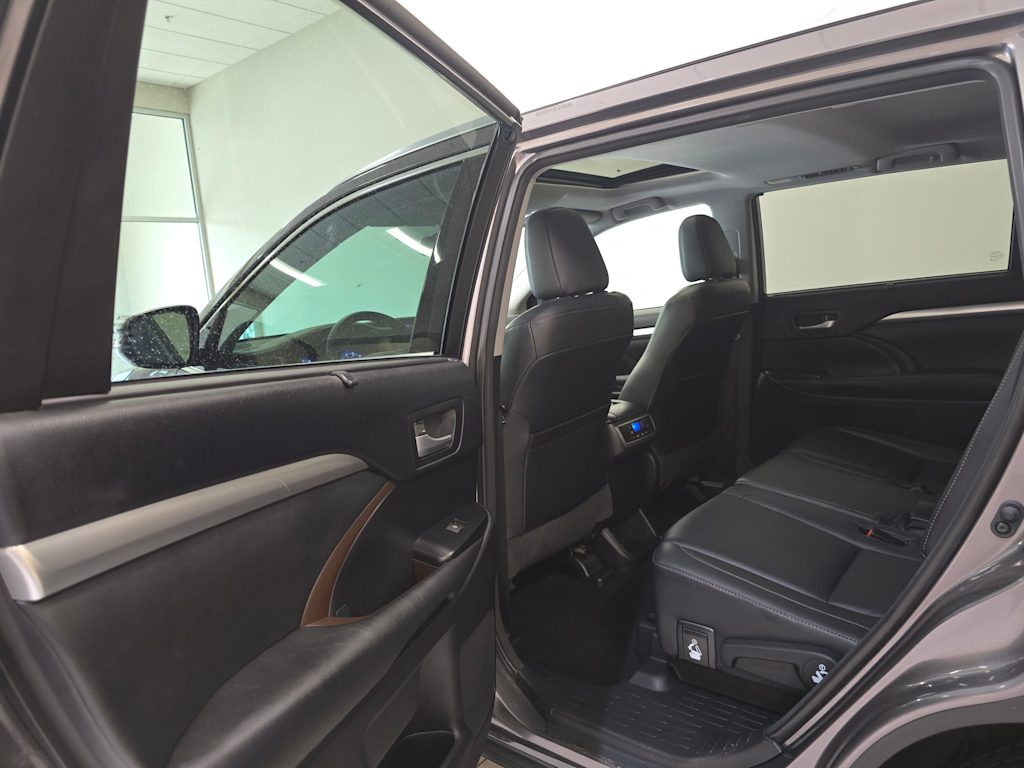 Thumbnail: 2014 Toyota Highlander - 29