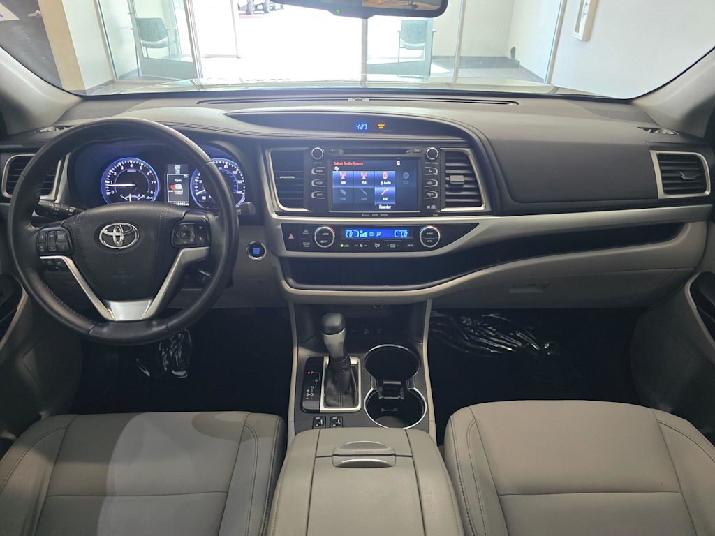 Thumbnail: 2016 Toyota Highlander - 10
