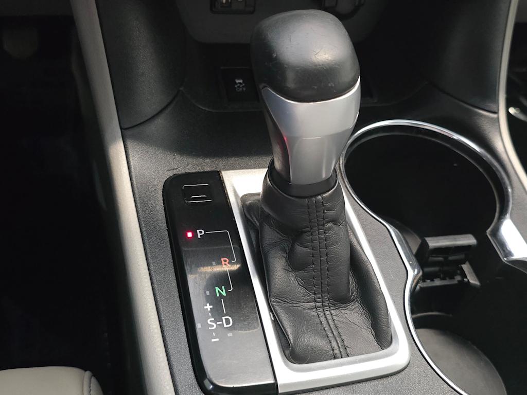 Thumbnail: 2016 Toyota Highlander - 17
