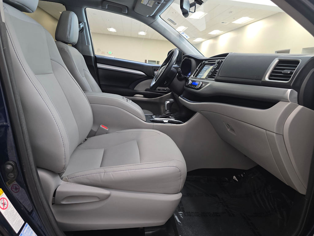Thumbnail: 2016 Toyota Highlander - 12