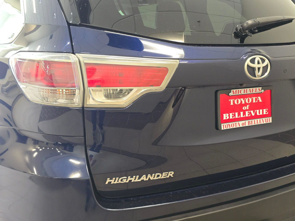 Thumbnail: 2016 Toyota Highlander - 16
