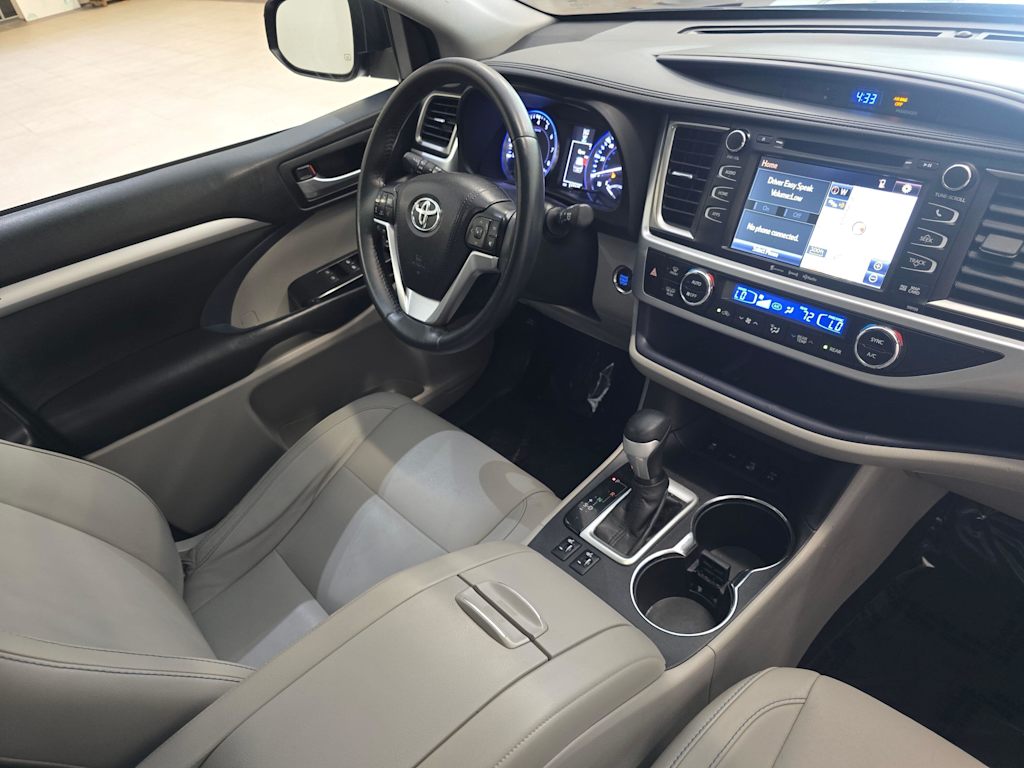 Thumbnail: 2016 Toyota Highlander - 34