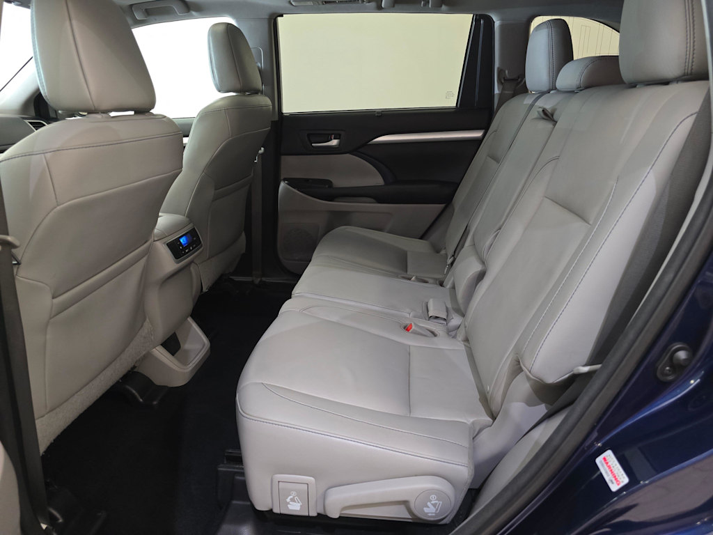 Thumbnail: 2016 Toyota Highlander - 13