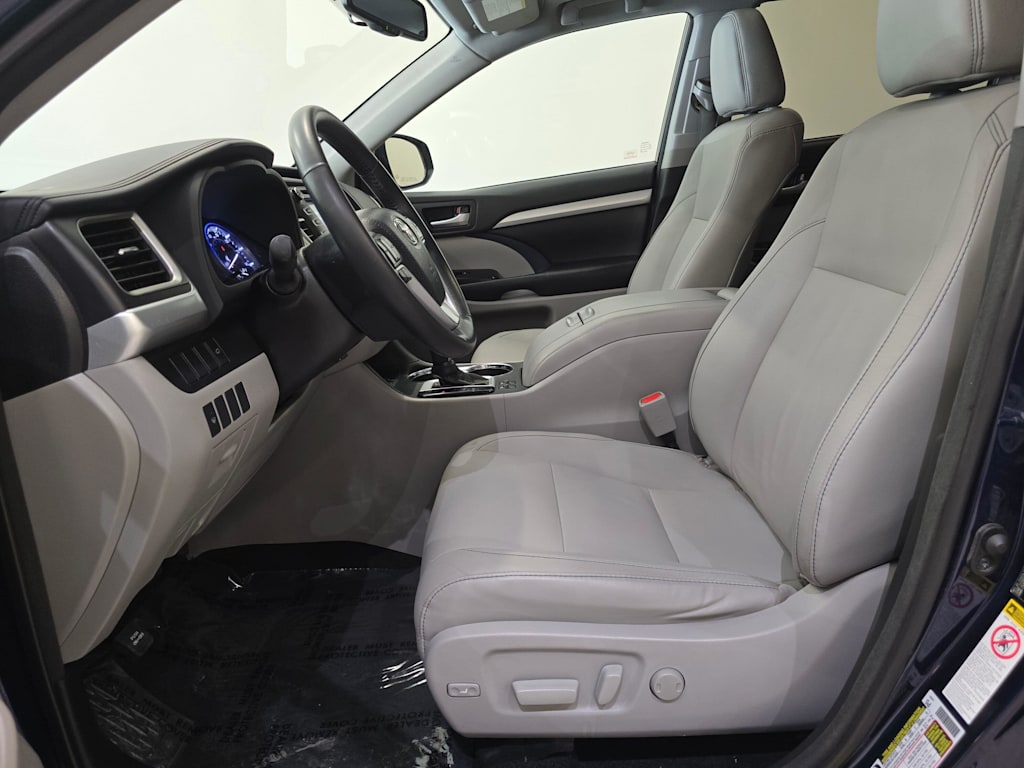 Thumbnail: 2016 Toyota Highlander - 11