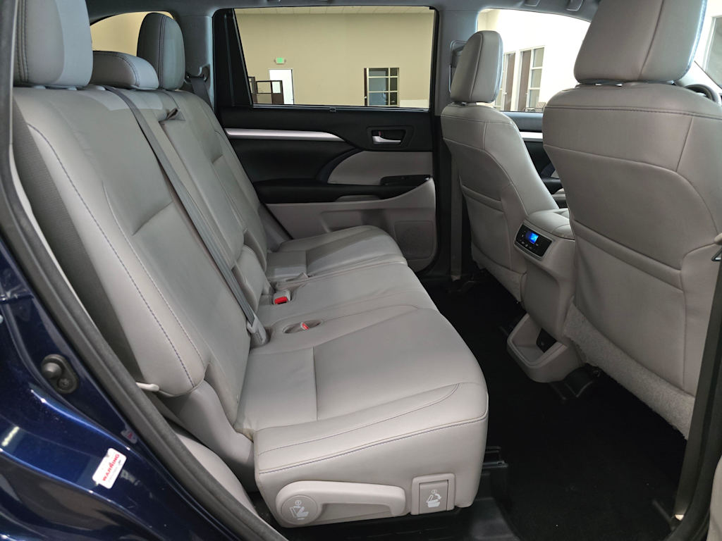 Thumbnail: 2016 Toyota Highlander - 31