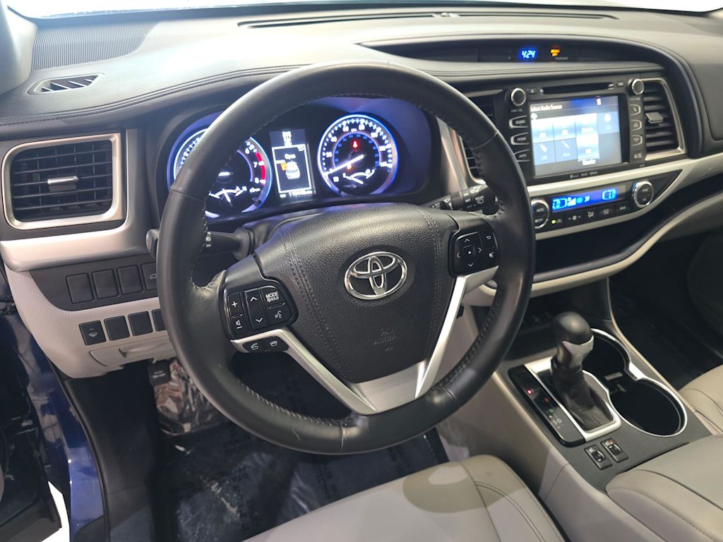 Thumbnail: 2016 Toyota Highlander - 2