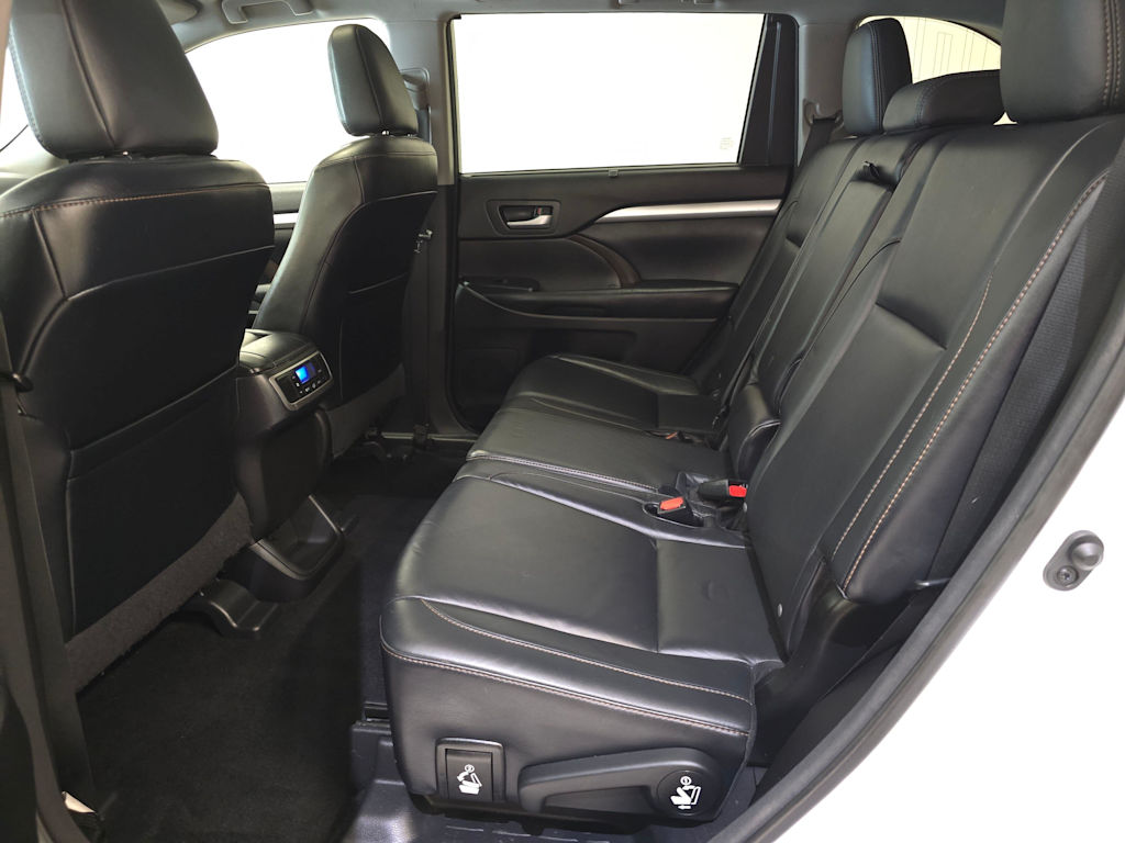 Thumbnail: 2015 Toyota Highlander - 13