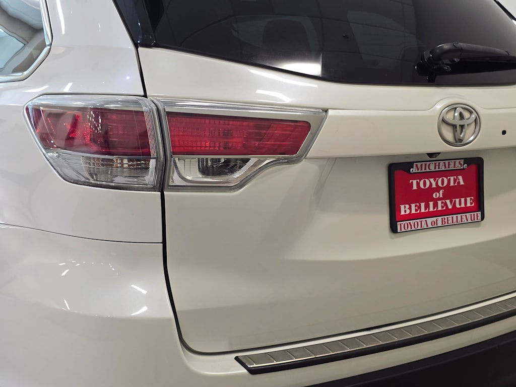 Thumbnail: 2015 Toyota Highlander - 22