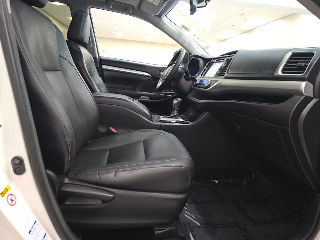 Thumbnail: 2015 Toyota Highlander - 12