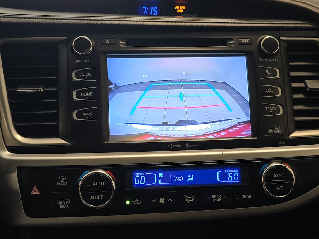 Thumbnail: 2015 Toyota Highlander - 16