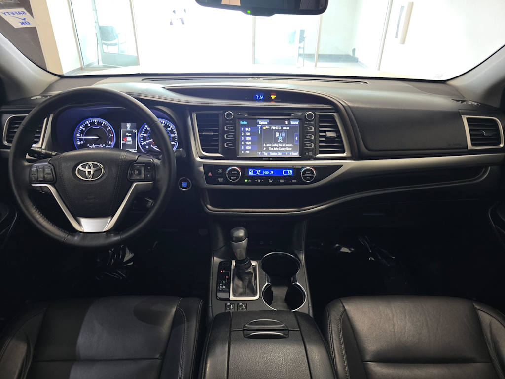 Thumbnail: 2015 Toyota Highlander - 10