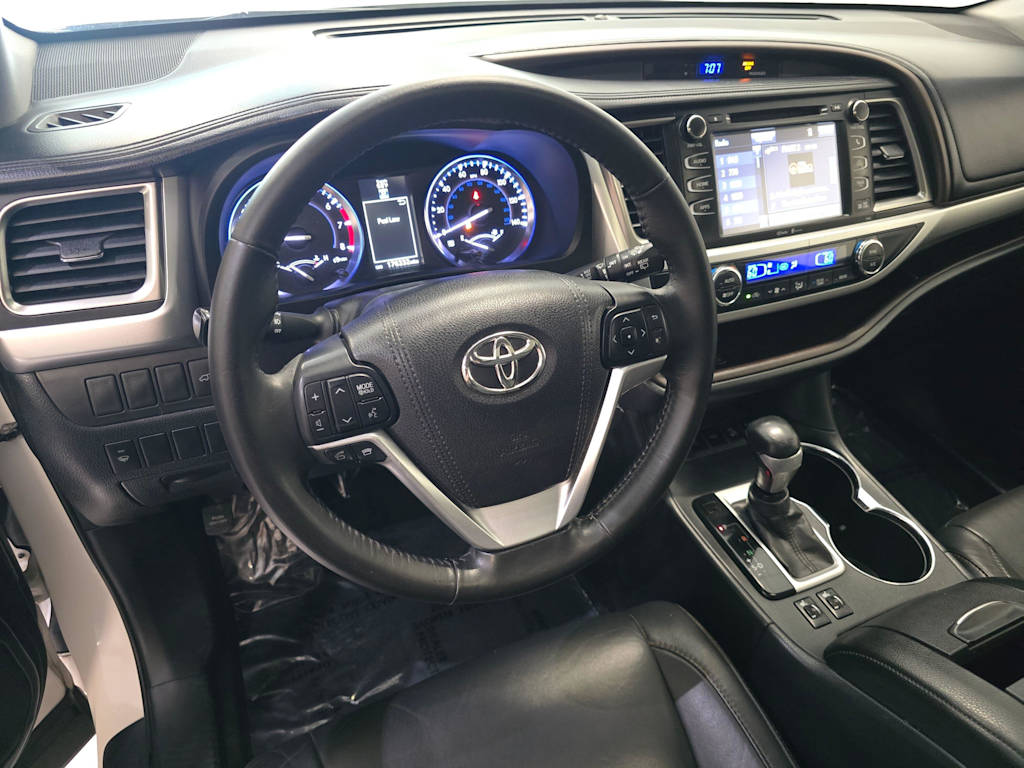 Thumbnail: 2015 Toyota Highlander - 2