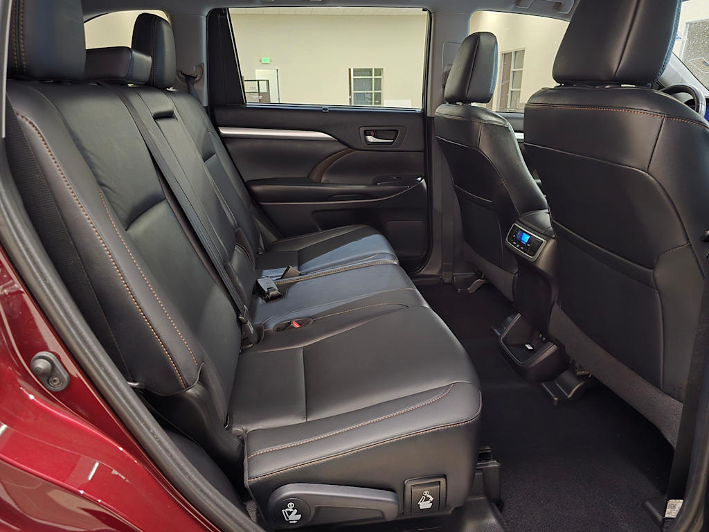 Thumbnail: 2019 Toyota Highlander - 31