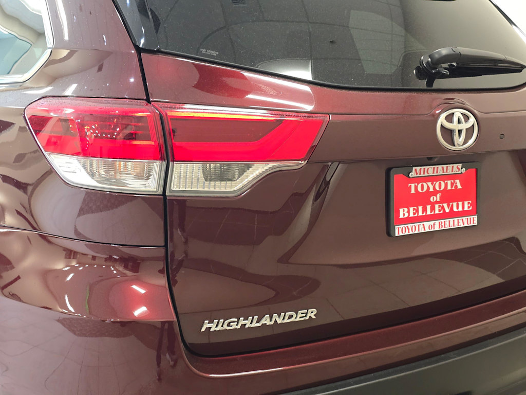 Thumbnail: 2019 Toyota Highlander - 21