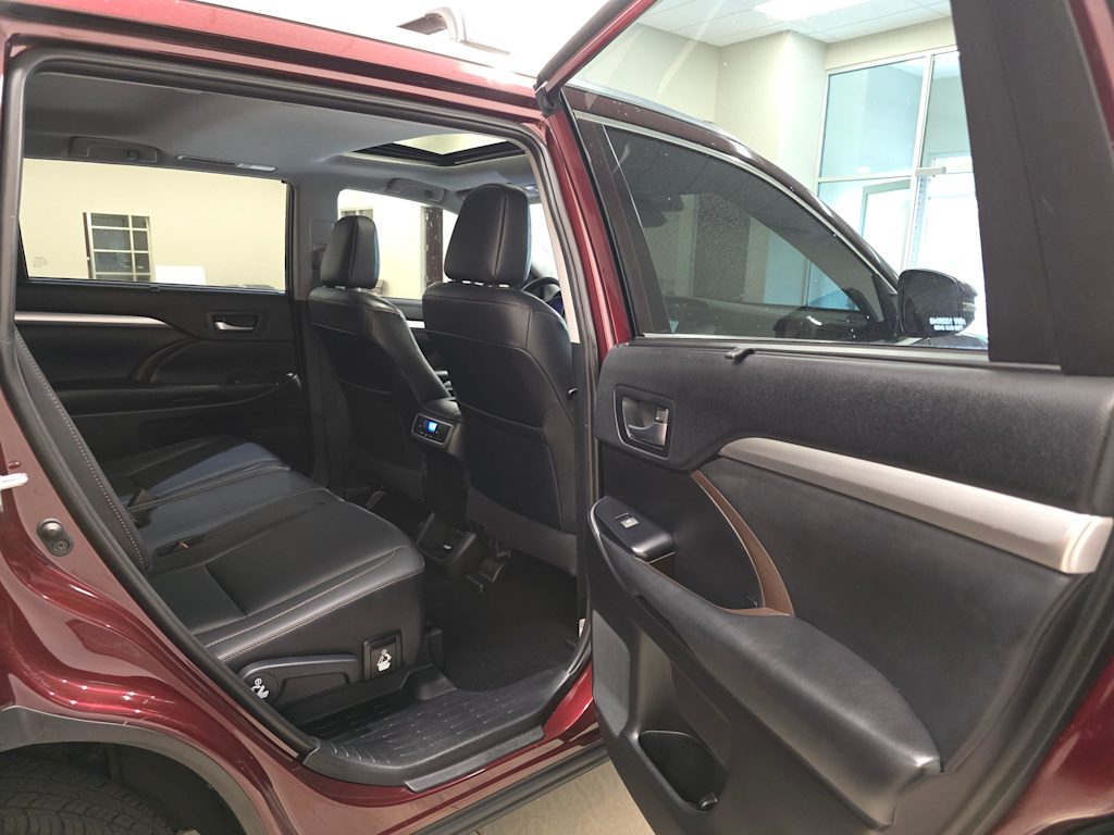 Thumbnail: 2019 Toyota Highlander - 32
