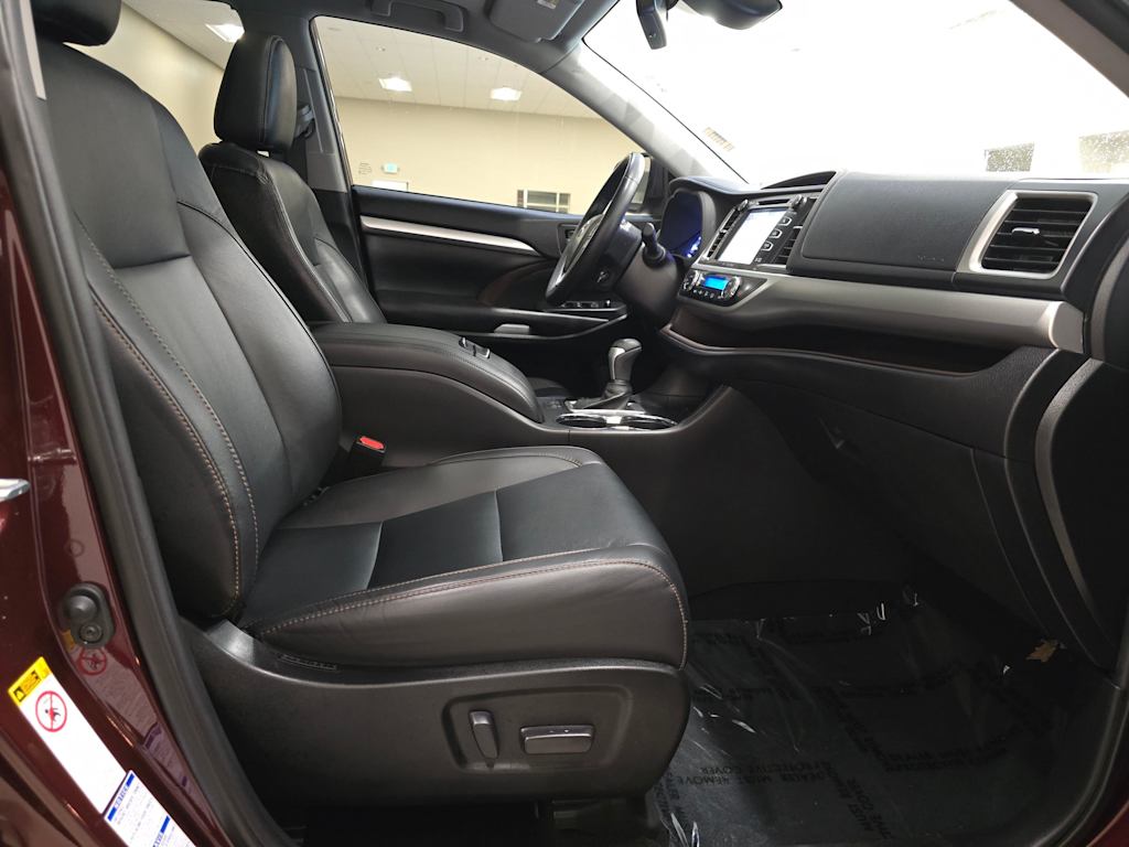 Thumbnail: 2019 Toyota Highlander - 11