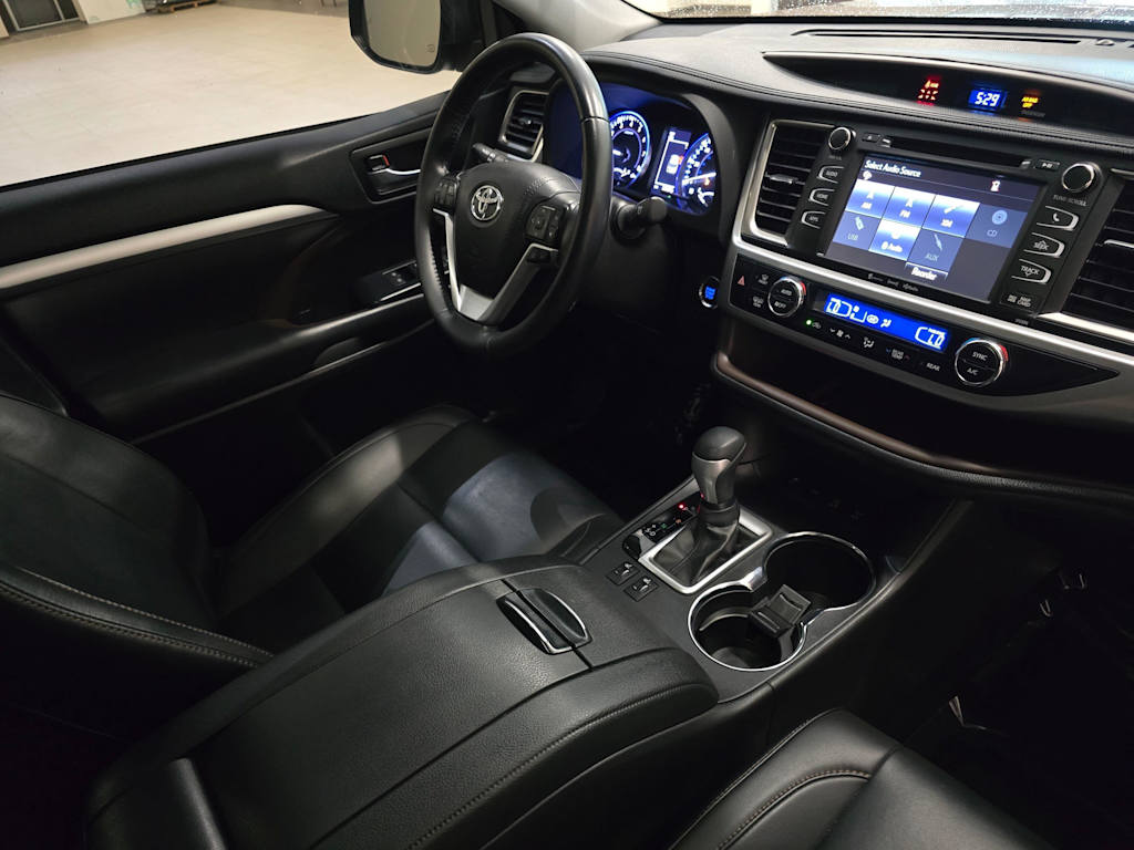 Thumbnail: 2019 Toyota Highlander - 34
