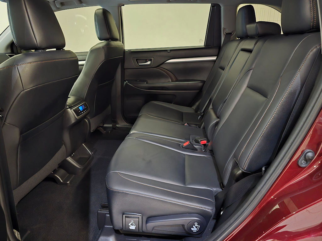 Thumbnail: 2019 Toyota Highlander - 12