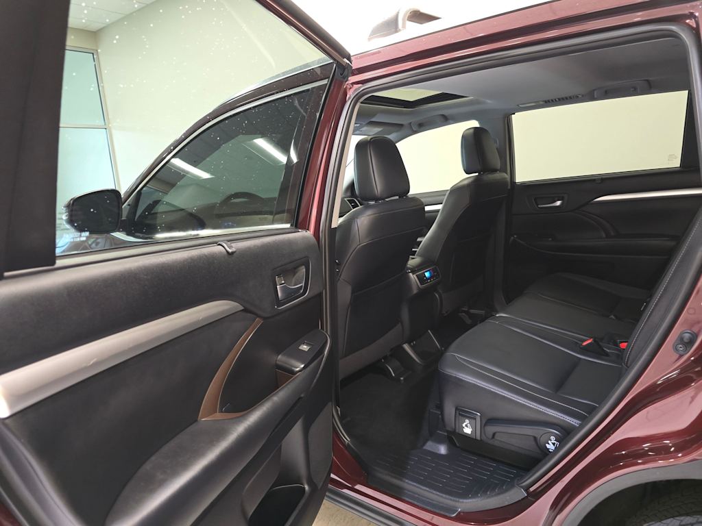 Thumbnail: 2019 Toyota Highlander - 29