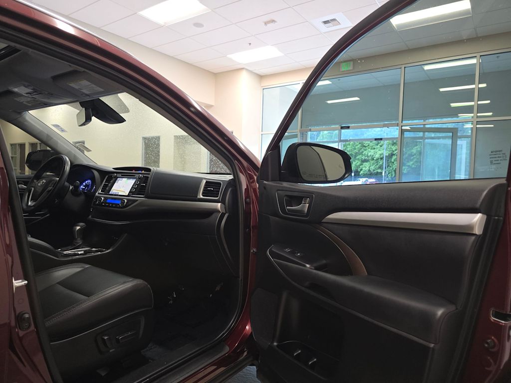 Thumbnail: 2019 Toyota Highlander - 33