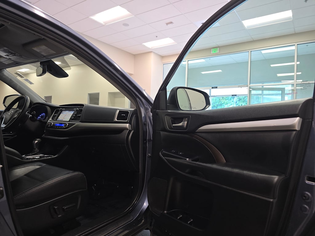 Thumbnail: 2019 Toyota Highlander - 33