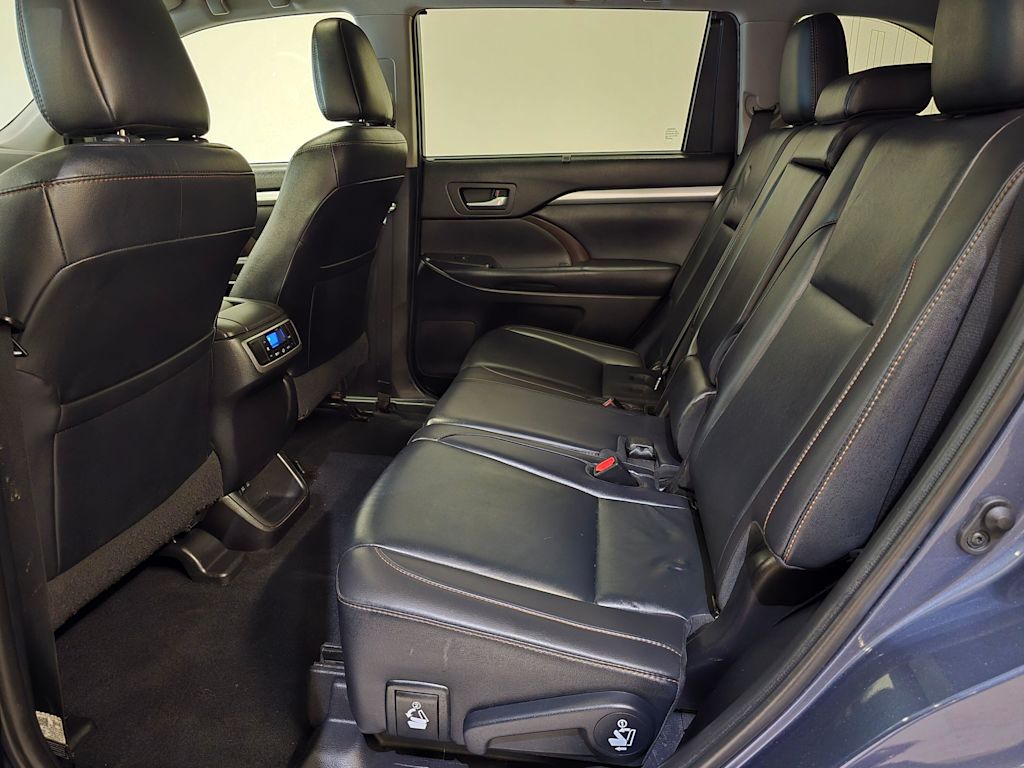 Thumbnail: 2019 Toyota Highlander - 13