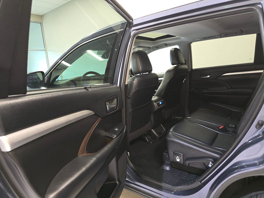 Thumbnail: 2019 Toyota Highlander - 29