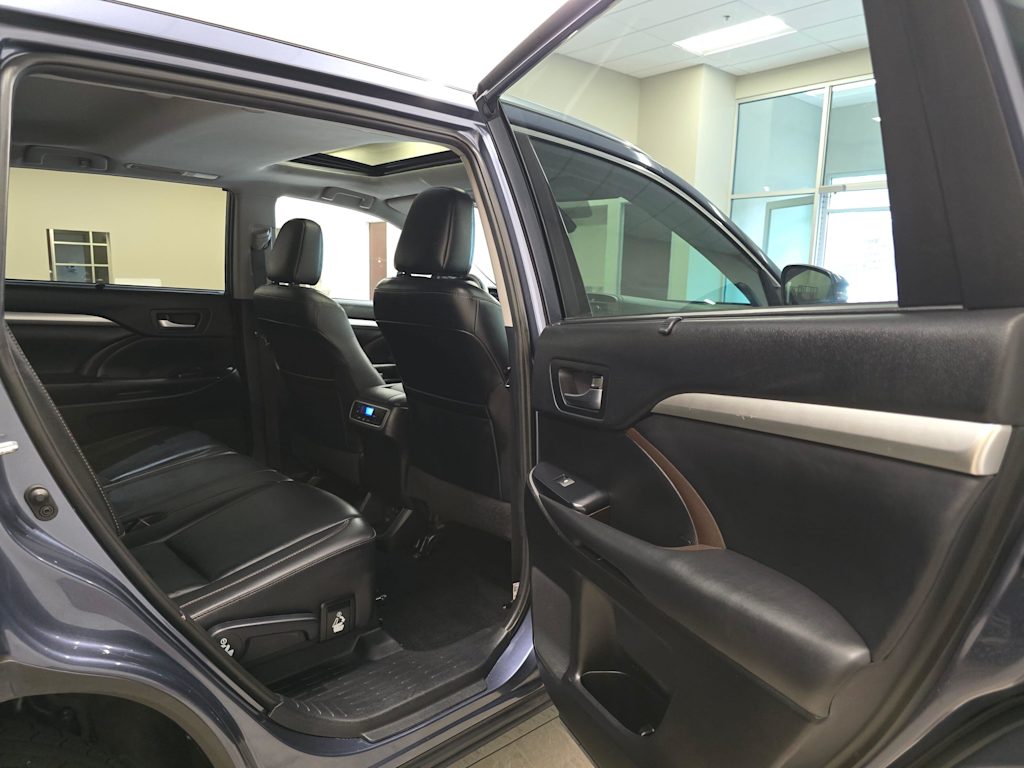Thumbnail: 2019 Toyota Highlander - 32
