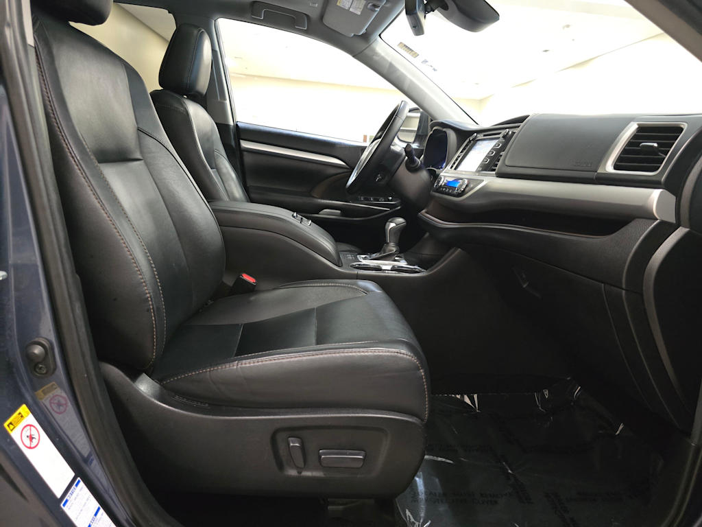Thumbnail: 2019 Toyota Highlander - 12