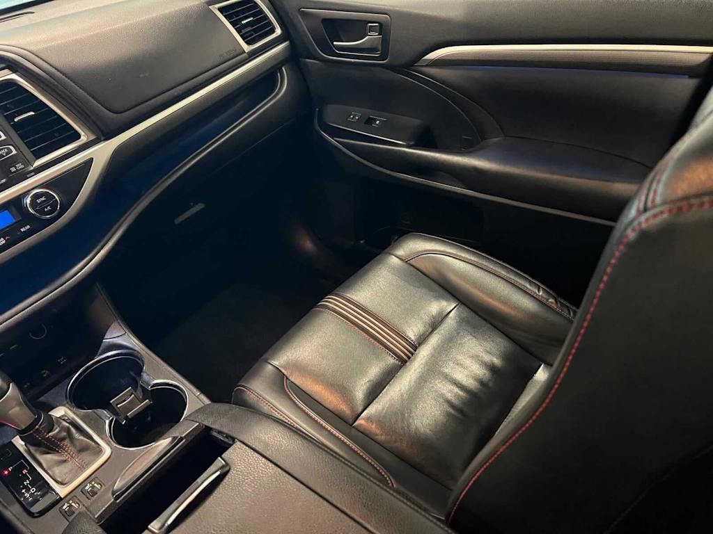 Thumbnail: 2019 Toyota Highlander - 20