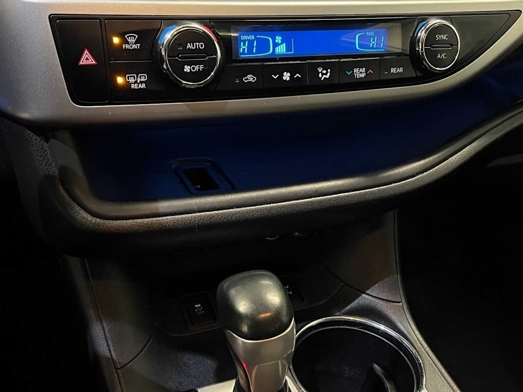 Thumbnail: 2019 Toyota Highlander - 26