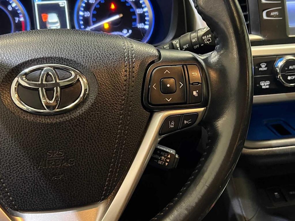 Thumbnail: 2019 Toyota Highlander - 24