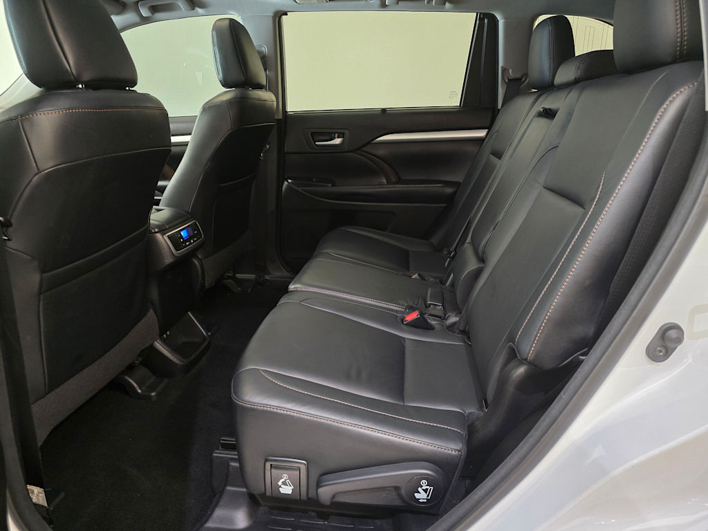 Thumbnail: 2018 Toyota Highlander - 12