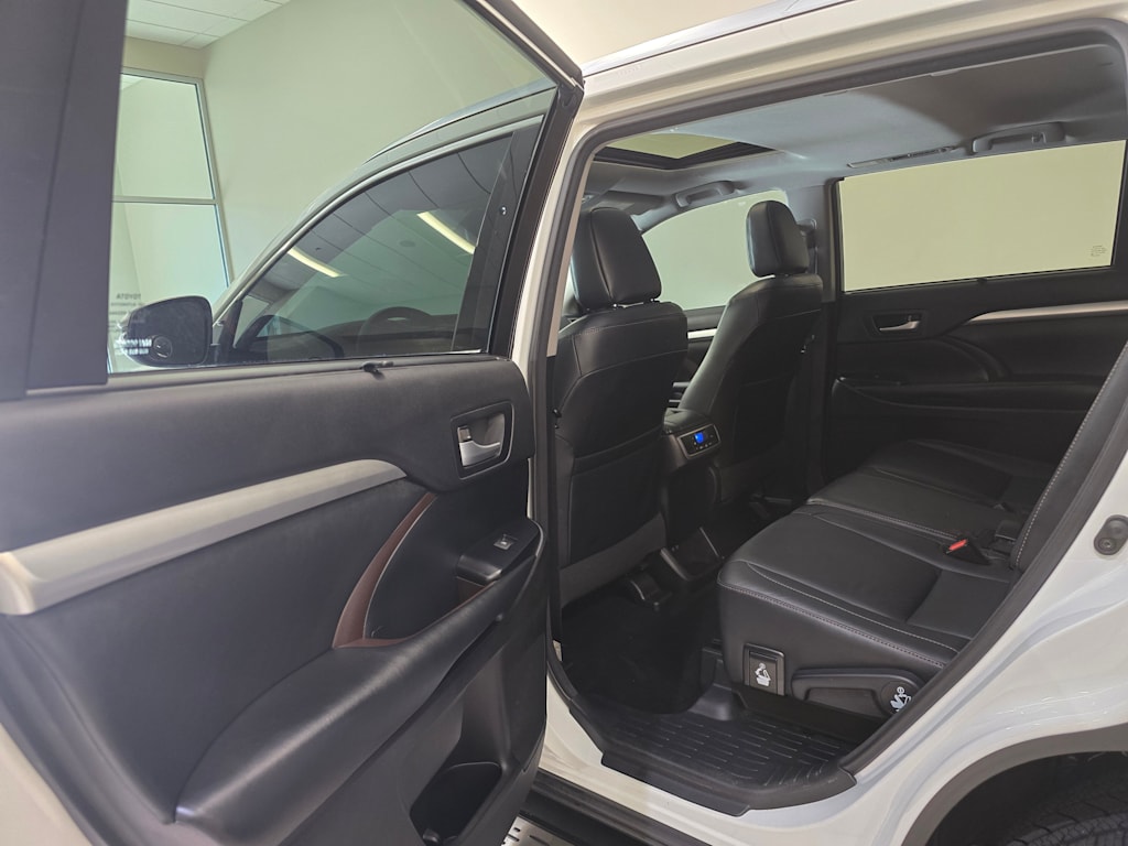 Thumbnail: 2018 Toyota Highlander - 29