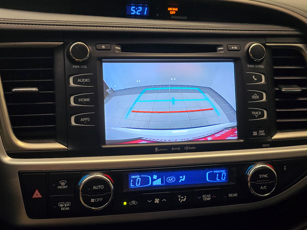 Thumbnail: 2018 Toyota Highlander - 15