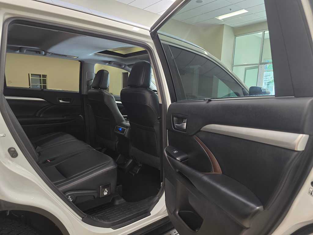 Thumbnail: 2018 Toyota Highlander - 32