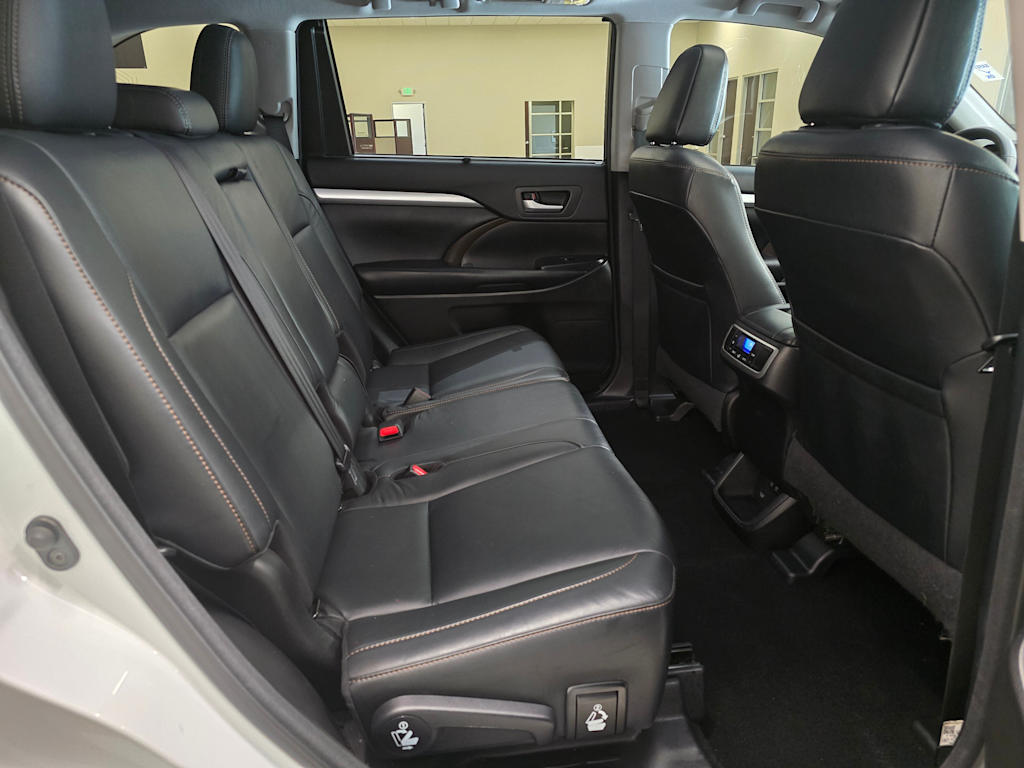 Thumbnail: 2018 Toyota Highlander - 31