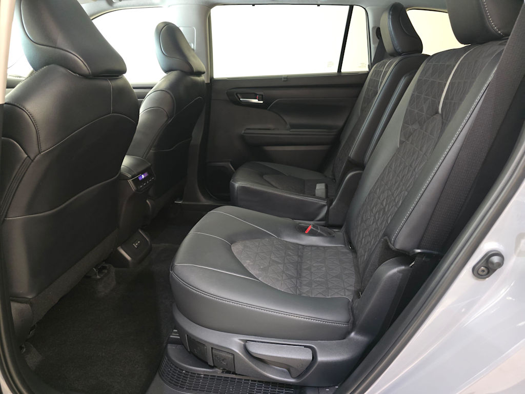 Thumbnail: 2025 Toyota Highlander - 13
