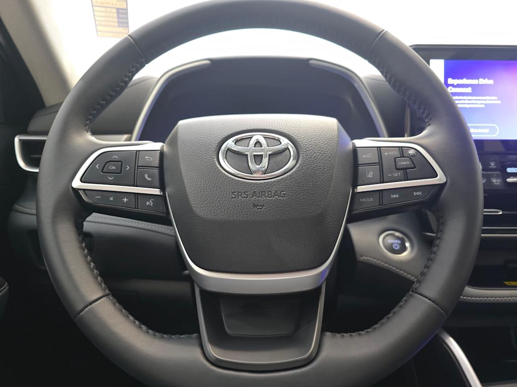 Thumbnail: 2025 Toyota Highlander - 14